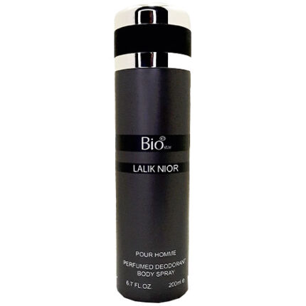 فروشگاه های نیکی اسپری مردانه بیو استار مدل Encre Noir با رایحه‌ای گرم و تلخ و ترکیبی از نت‌های چوبی و خاکی خس‌خس. عطری هنری و مرموز، مناسب برای روزهای سرد و بارانی.